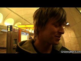 abuela coge verga joven