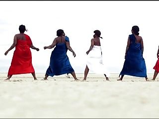 mujeres bailando twerking deanudas