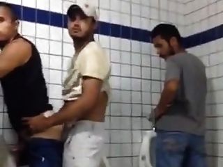camara oculta en baño publico de mujeres
