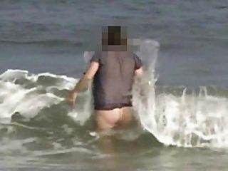 espiada_en_cabina_de_playa