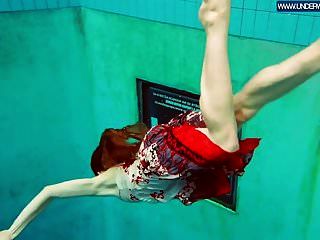 entrenador tortura a 2 jovencitas de natacion